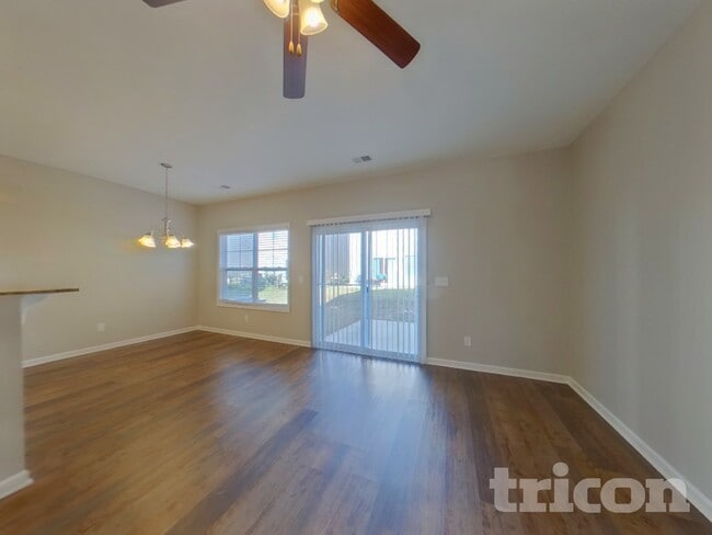 Photo - 926 Dawsons Park Wy