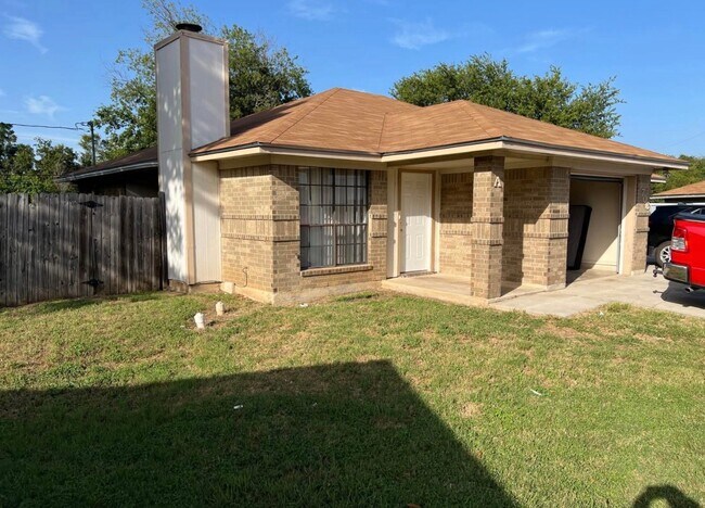 Building Photo - 1706 Copperfield Cir Unit A