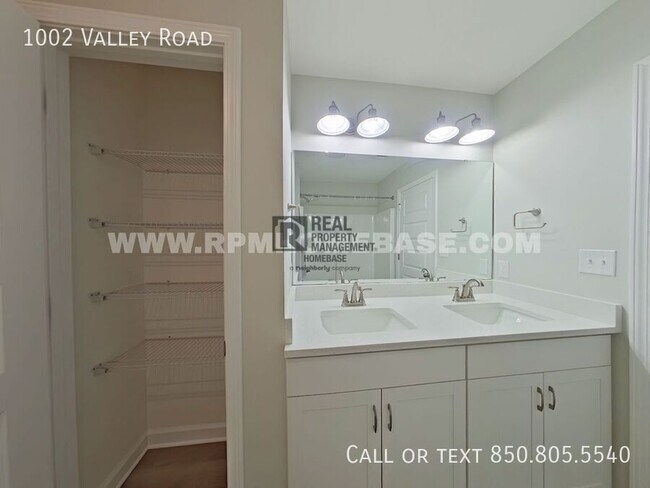 Photo - 1002 Valley Rd