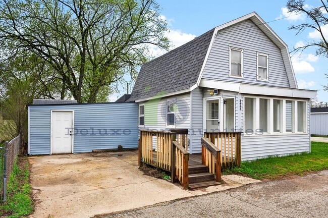 Photo - 3 Bedroom Single Family Home- Wyoming- Completely Remodeled!!!