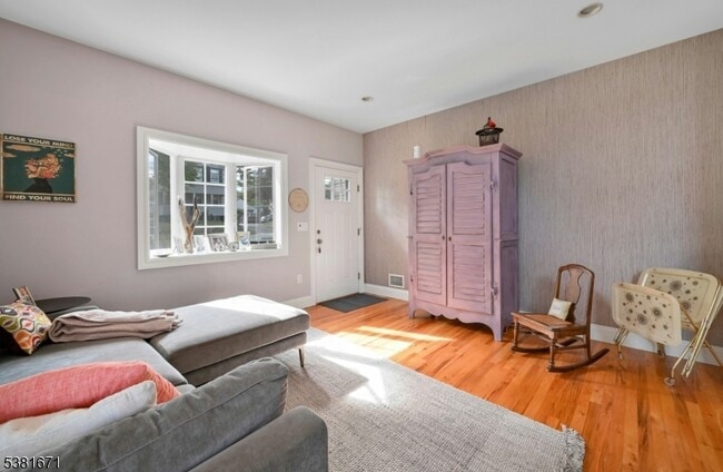 Photo - 921 Broadway