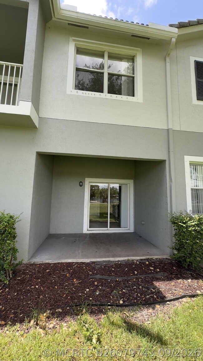 3042 Grandiflora Dr