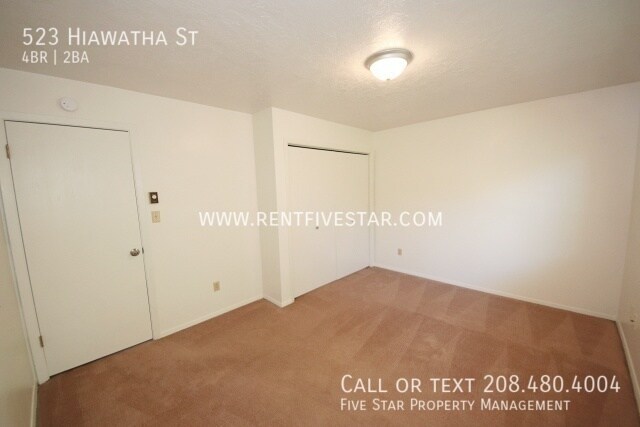 Photo - 523 Hiawatha St