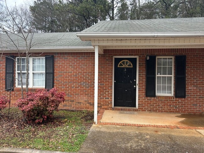 Building Photo - 2/1 in Bremen City!