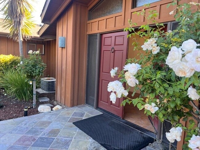Building Photo - New Price!  COUNTRY LIVING AT ITS BEST Rental