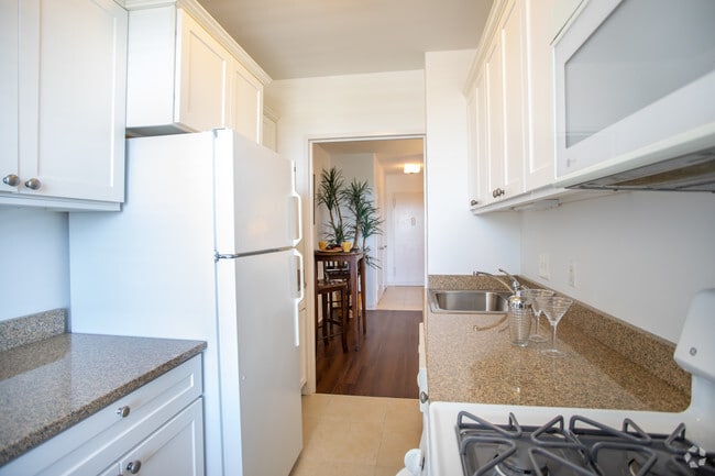 1BR, 1BA - 766 SF Model