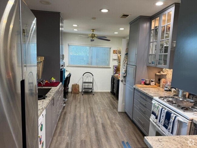 Building Photo - 7405 Maywood Dr Rental