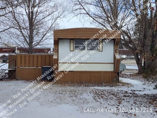 707 Eastgate Dr SE