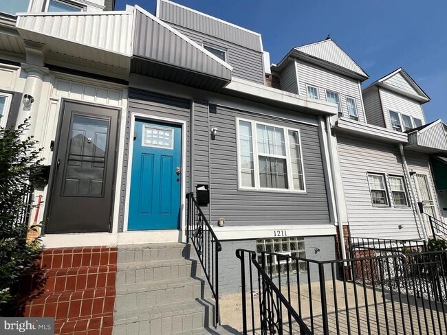 Photo - 1211 S Edgewood St Townhome