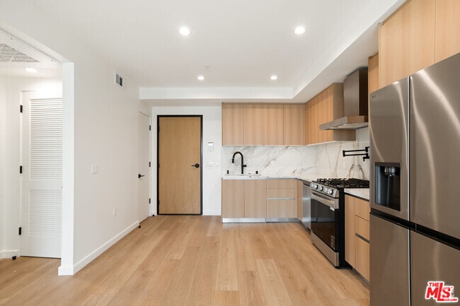 Building Photo - 1414 S Beverly Dr Rental