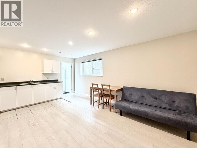 Photo - 7760 Decourcy Crescent