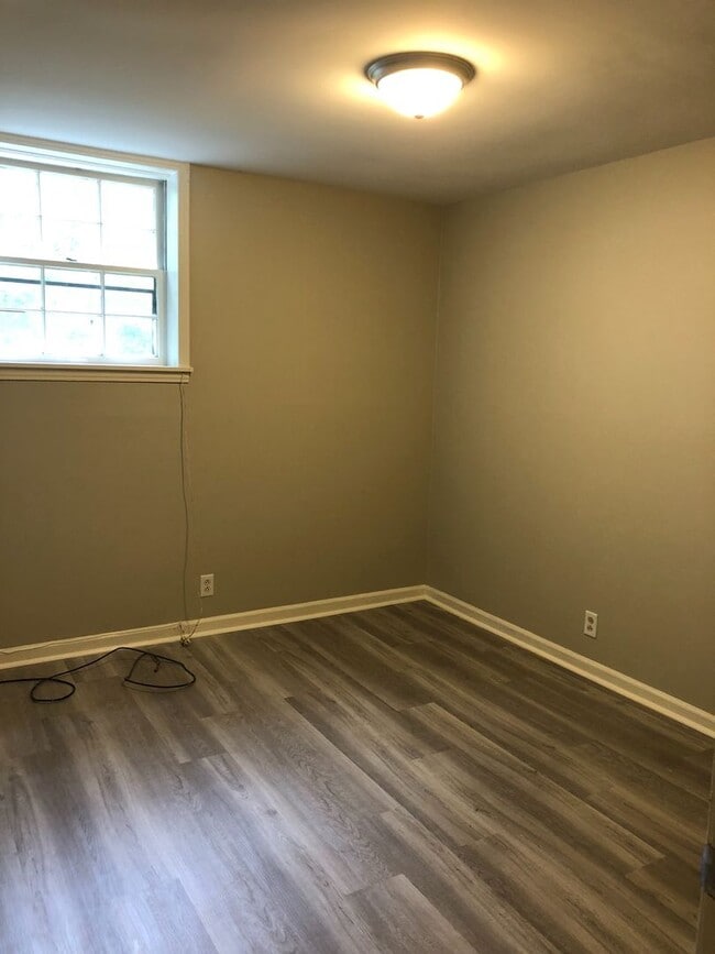 Photo - 3 Bed/ 2 Bath Duplex in Madison