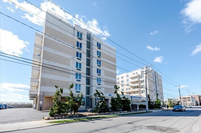 Building Photo - 450 W Broadway Unit 2E Rental