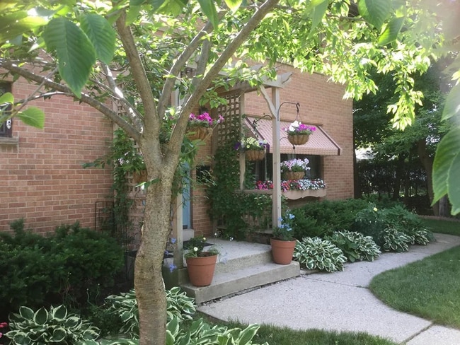 Front of Home - 3340 S Dayfield Ave Unit lower