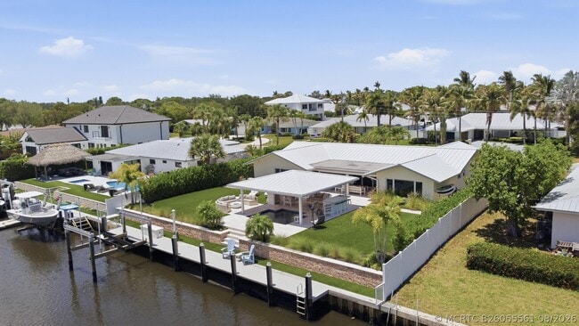 16 Leeward Cir
