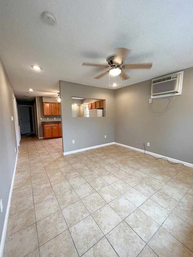 Photo - 415 E Young Ave Unidad B