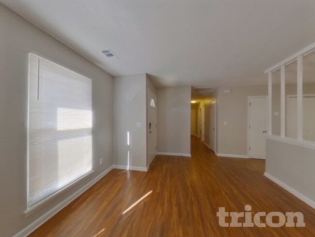 Photo - 10107 Cromarty Ln