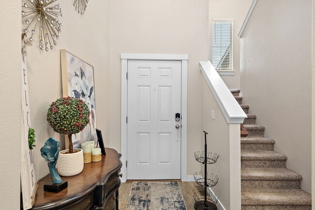 Photo - 663 W Archerfield St