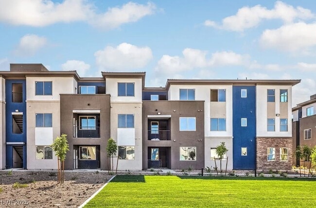 Building Photo - 4555 Camino Al Norte Unit C1