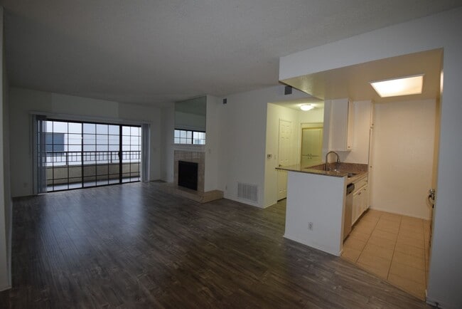 11594 Moorpark St Unidad 106