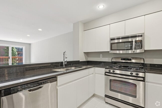 Building Photo - 302 Nelson Ct Unit 302 Rental