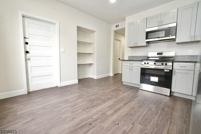 Photo - 282 Woodside Ave Unit 1