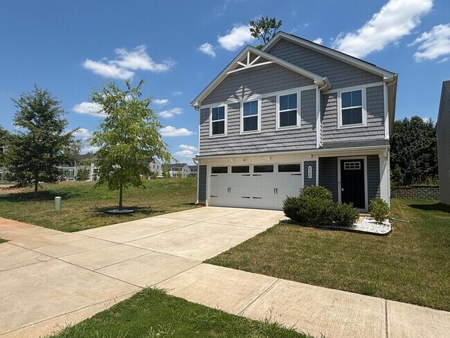 Spacious 5-Bedroom Home in Dillon Lakes