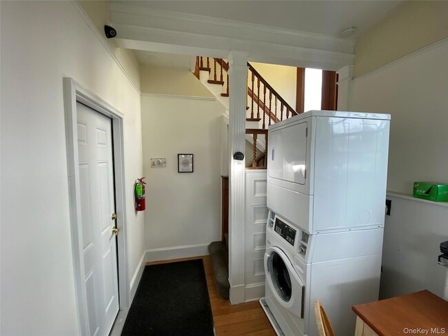 Photo - 178 N Broadway Unit Room 3