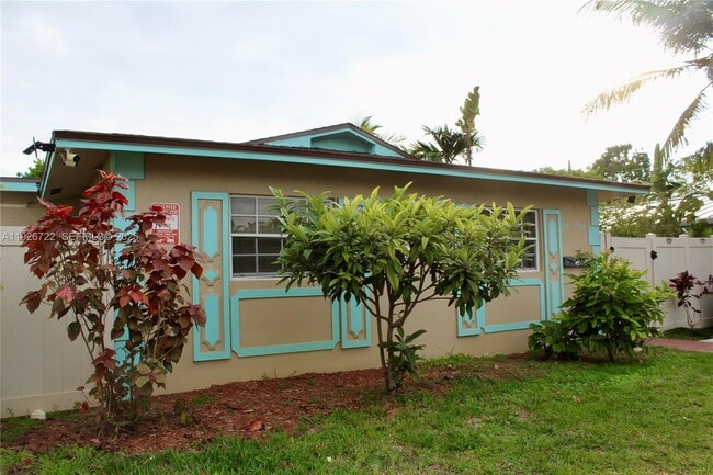 Building Photo - 300 SW 8th St Unit 302