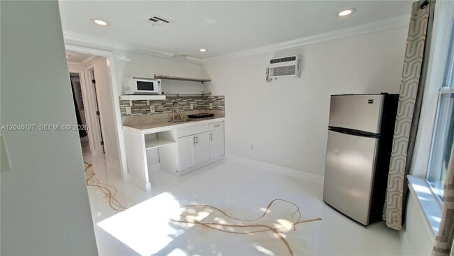 Building Photo - 1028 S 62nd Ave Unit B