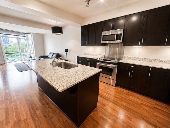 Building Photo - 1bd/1.5ba Seattle Condo Unit 515