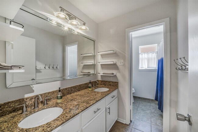 Photo - 6215 Queensloch Dr