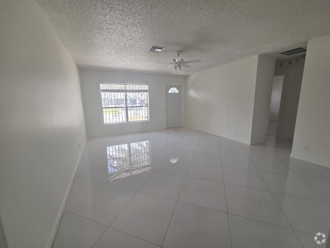 Building Photo - 6186 Winrock Rd Rental