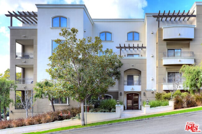 Building Photo - 2347 Fox Hills Dr Unit 204 Rental