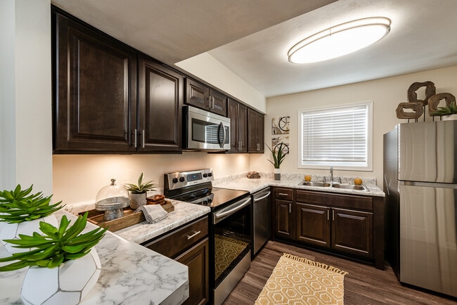 Building Photo - SouthRidge Apartments and Townhomes