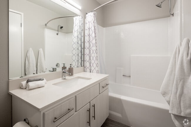 2BR, 2BA - 949SF