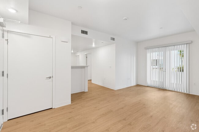2BR, 1BA - 789-892SF - Living Room/Dining Room