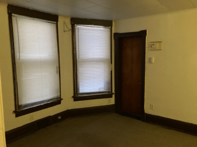 Photo - 3435 W Kilbourn Ave Apartment