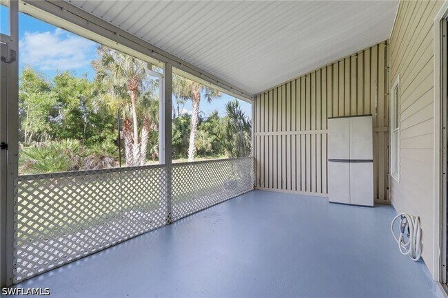 Building Photo - 6085 Lakefront Dr