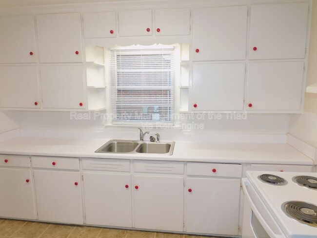 Photo - 3407 Derby Pl