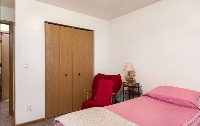 Photo - 918 E 17th St