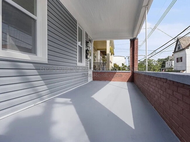 Photo - 2721 Cobden St Unit 1