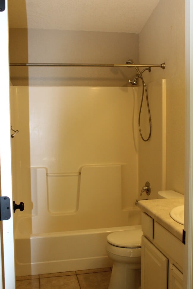 Photo - 108 Market Dr