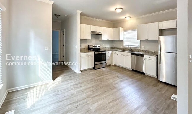 Photo - 679 Smith St SW