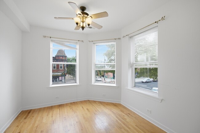 Photo - 3760 W Fullerton Ave Unit 2W