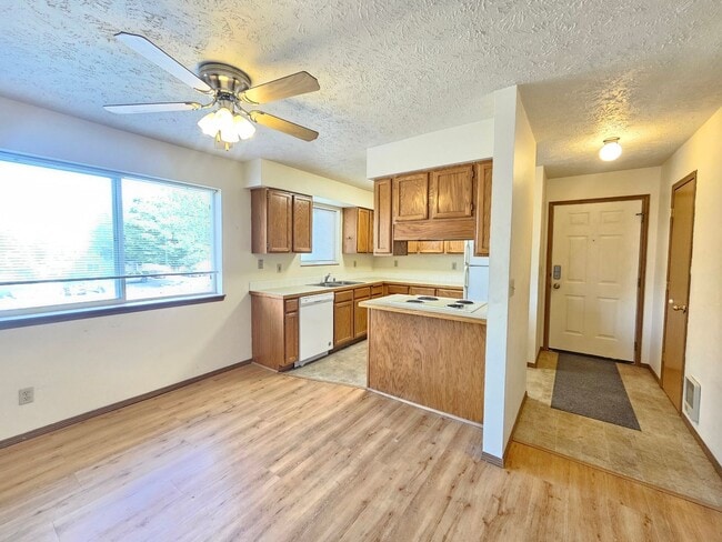 Building Photo - 12506 E 3rd Ave Unit 4