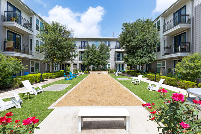 Burnet Flats Courtyard - Burnet Flats Rental