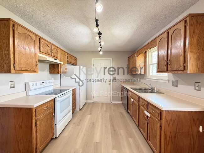 Photo - 103 Cedar Tree Ln