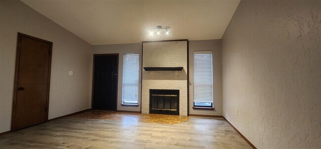 Photo - 907 NE Tortoise Dr