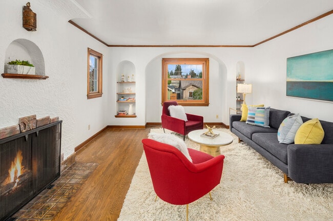 Photo - 711 N 68th St